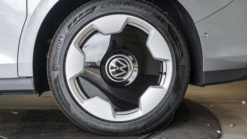 New 2025 Volkswagen ID. Buzz Image 9