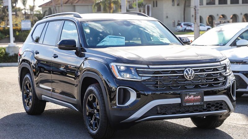 2025 Volkswagen Atlas 2.0T Peak Edition SEImage 5