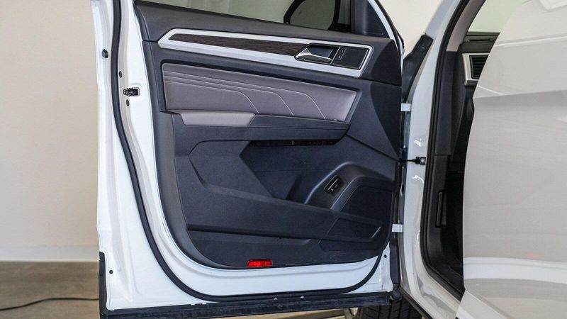 Used 2021 Volkswagen Atlas 3.6L V6 SE w/TechnologyImage 21