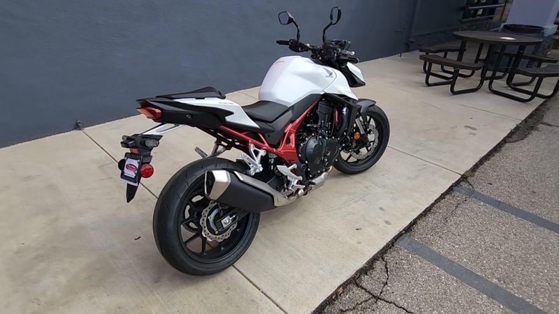 New 2025 Honda CB750 HORNET Image 4