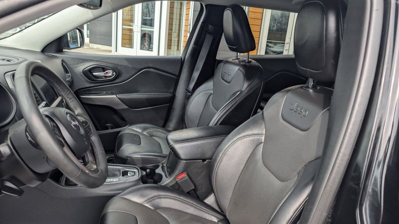 Used 2022 Jeep Cherokee Latitude LuxImage 17