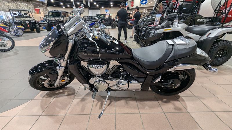 2025 Suzuki BOULEVARD M109RImage 4