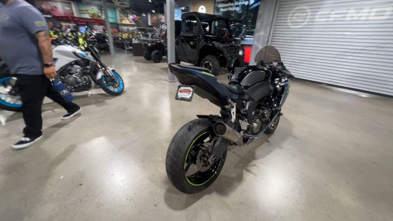 Used 2023 Kawasaki NINJA ZX-6R ABS Image 8