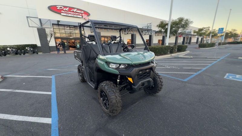 New 2025 Can-Am DEFENDER DPS HD9 Image 3