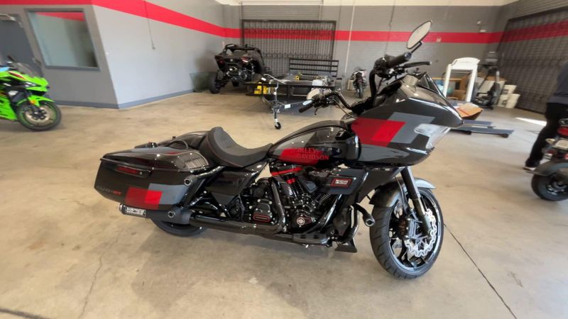 Used 2025 Harley-Davidson ROAD GILDE CVO ST Image 9