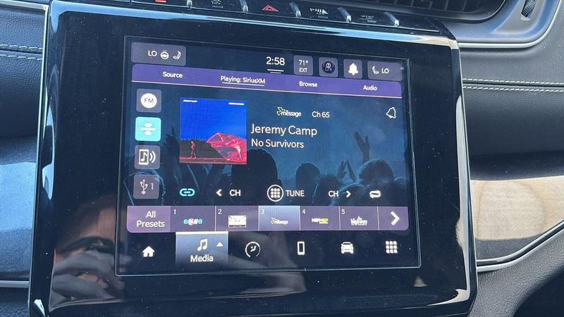 2023 Jeep Grand Cherokee Altitude photo 11