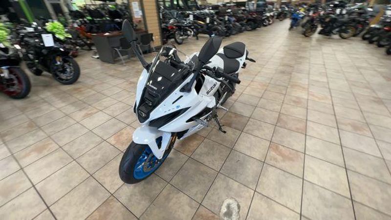 New 2026 Suzuki GSX-8R Image 8