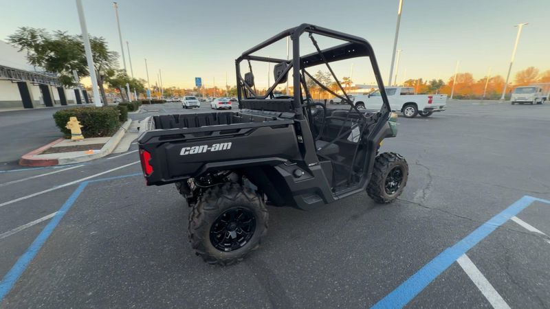 New 2025 Can-Am DEFENDER DPS HD9 Image 9
