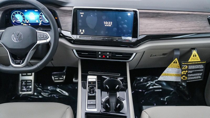 2025 Volkswagen Atlas 2.0T SEL Premium R-LineImage 14