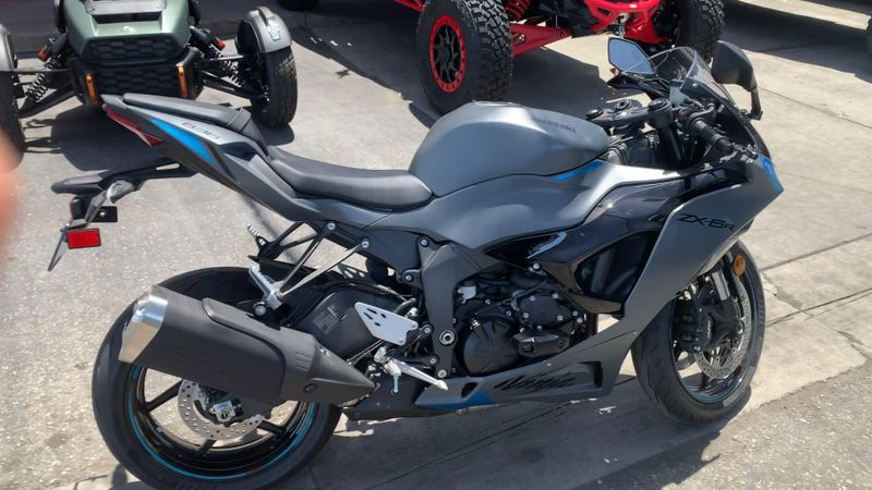 2025 Kawasaki NINJA ZX-6R ABS Image 6