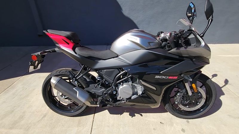 New 2025 CFMOTO 300SS Image 4