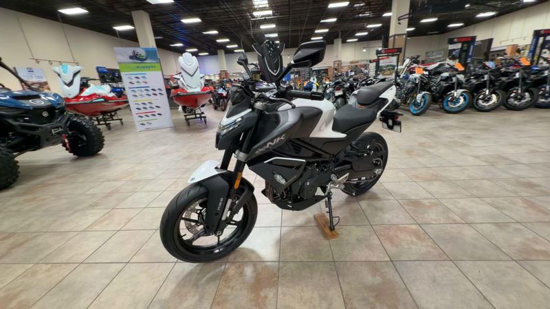 New 2026 CFMOTO 450NK Image 5