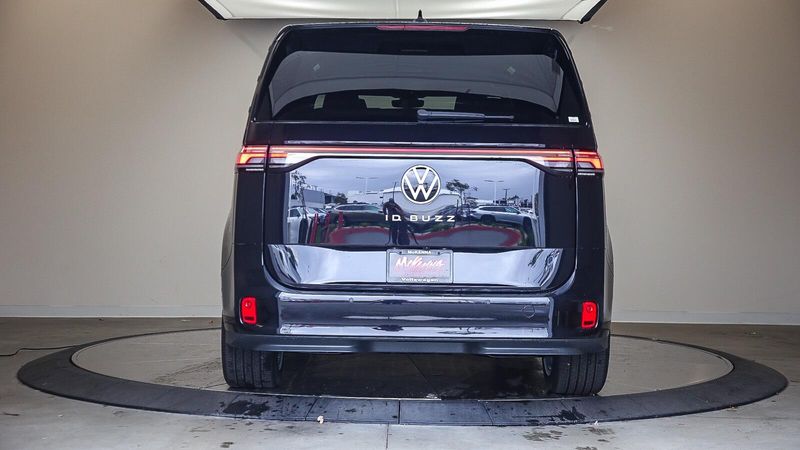 2025 Volkswagen ID. Buzz Image 3