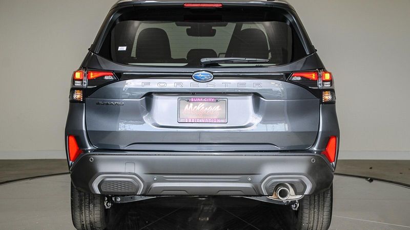 2025 Subaru Forester LimitedImage 3