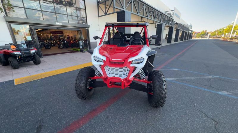 New 2026 Honda TALON1000R4 FOX LIVEVALVE Image 4