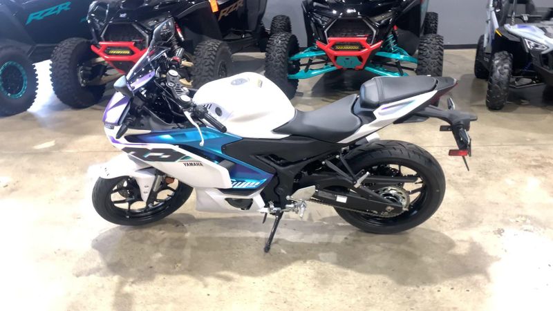 2025 Yamaha YZF-R3 ABS Image 5