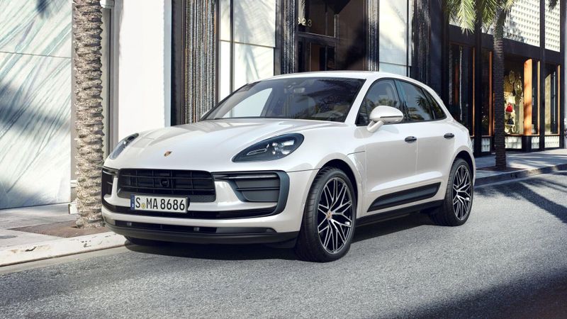 2025 Porsche Macan BaseImage 1