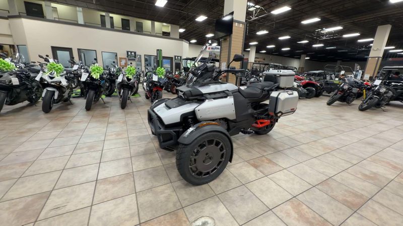 New 2025 Can-Am CANYON XT Image 5