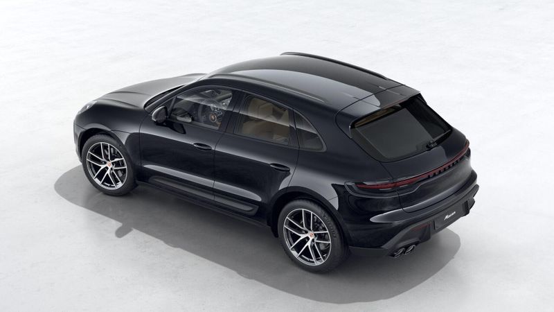 2025 Porsche Macan BaseImage 4