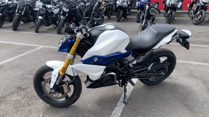 2021 BMW G 310 R Image 4