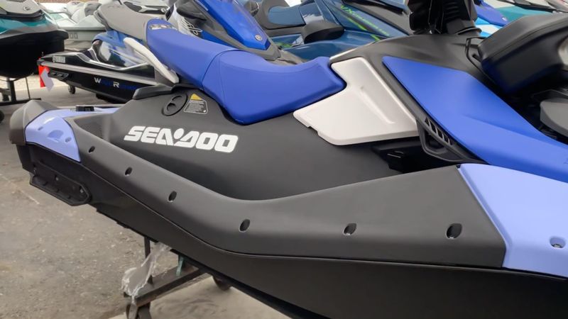 New 2025 Sea-Doo SPARK FOR 3 90 CONVENIENCE PACKAGE (SOUND SYSTEM) Image 3