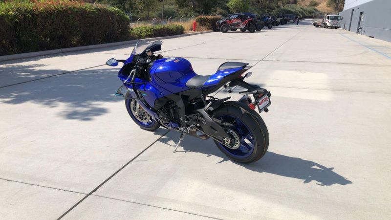 New 2026 Yamaha YZF-R1 Image 6
