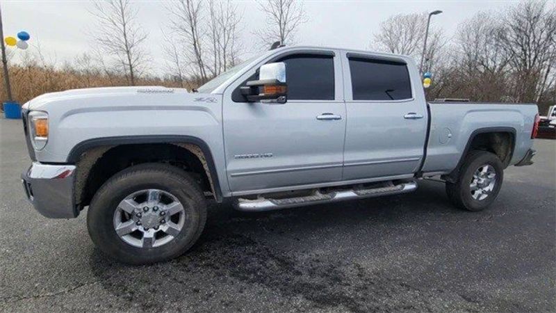 2019 GMC Sierra 3500HD SLTImage 4