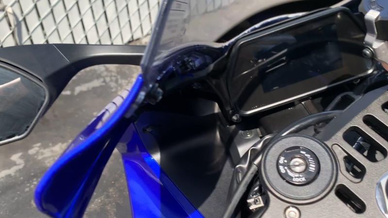 Used 2025 Yamaha YZF-R1 CA Image 6