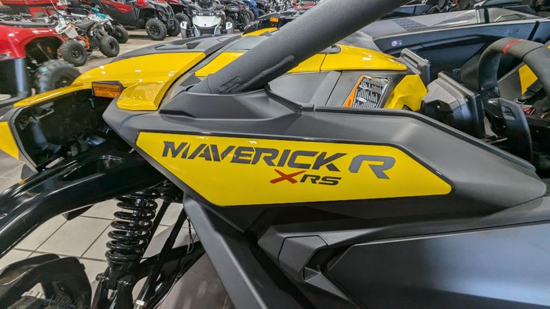 2025 Can-Am MAVERICK R MAX X RS WITH SMARTSHOX 999T DCT CARBON BLACK AND NEO YELLOWImage 7