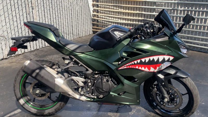 Used 2023 Kawasaki Ninja 400 Base Image 2