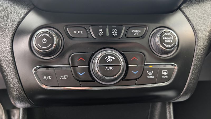 Used 2022 Jeep Cherokee Latitude LuxImage 22