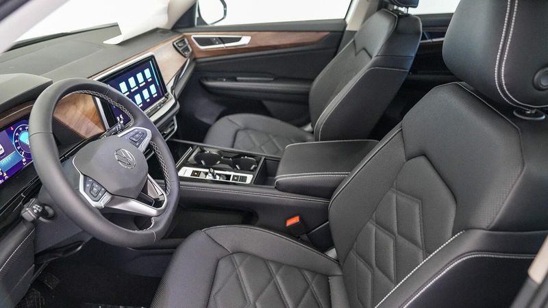 2025 Volkswagen Atlas 2.0T SE w/TechnologyImage 18