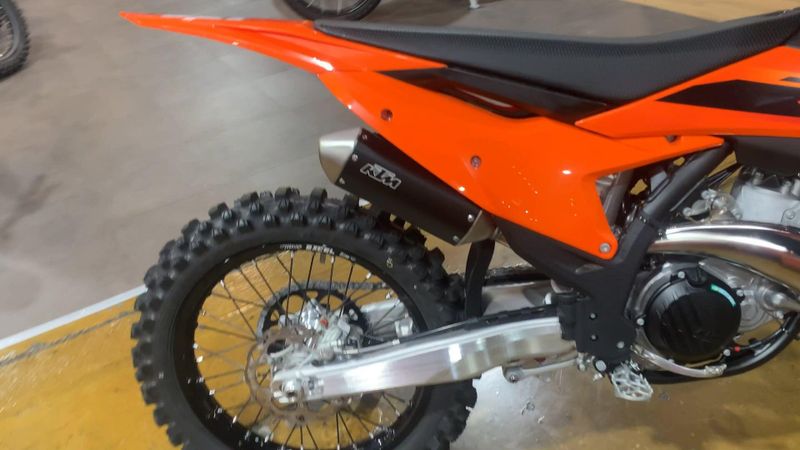 2025 KTM 300 SX Image 9