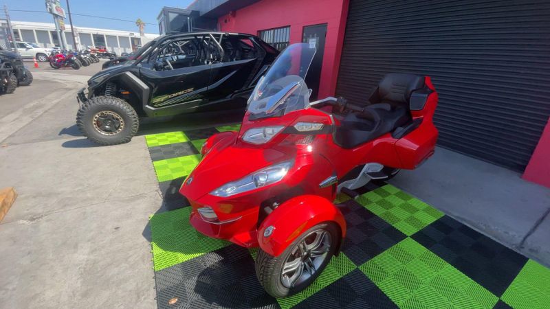Used 2012 Can-Am RD SPYDER RT-S 991 Image 2