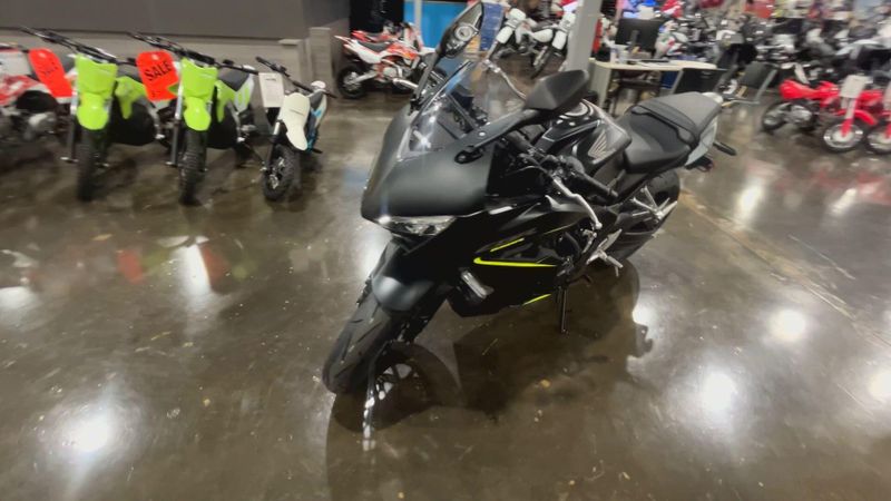 New 2026 Honda CBR650R E-CLUTCH Image 4