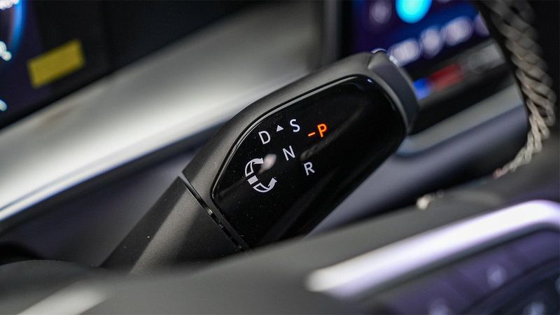 New 2025 Volkswagen Tiguan 2.0T SEImage 20