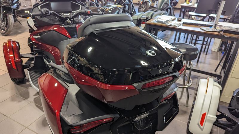 2024 CAN-AM SPYDER RT LIMITED DEEP MARSALA METALLIC WITH PLATINUMImage 12