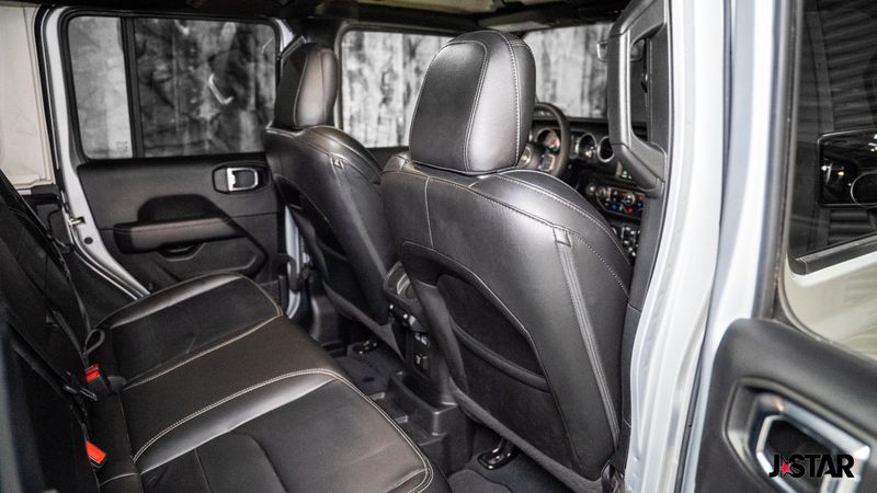 2023 Jeep Wrangler Sahara 4xe photo 17