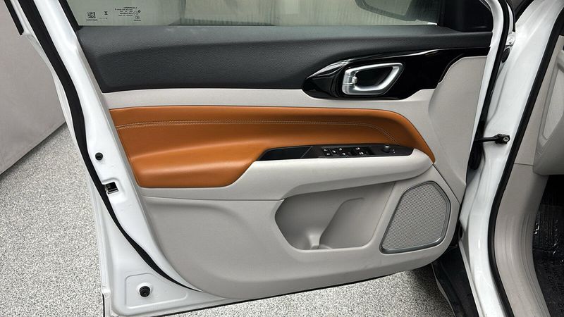 2023 Jeep Compass LimitedImage 3