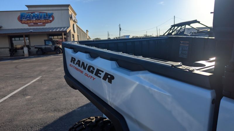 2025 POLARIS RANGER CREW XD 1500 NORTHSTAR EDITION ULTIMATE GHOST WHITE METALLIC SMOKE in a GHOST WHITE METALLIC SMOKE exterior color. Family PowerSports (877) 886-1997 familypowersports.com 