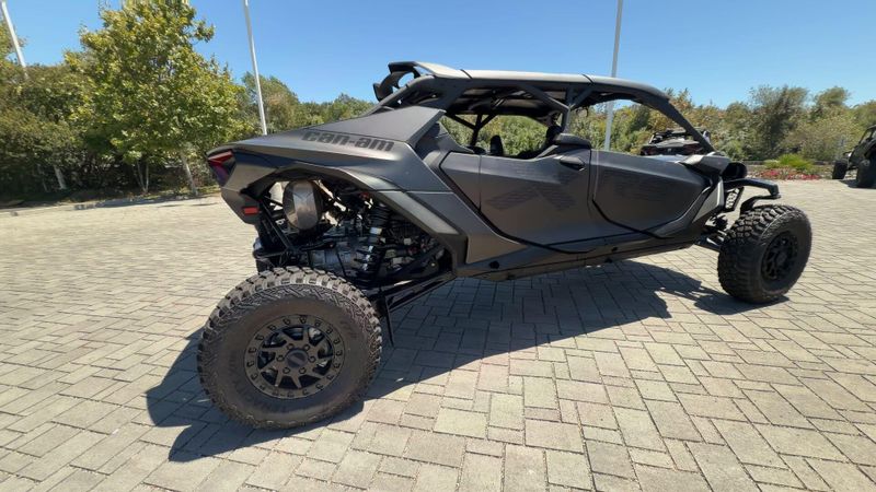 New 2026 Can-Am MAVERICK R MAX X RS 999T DCT Image 9