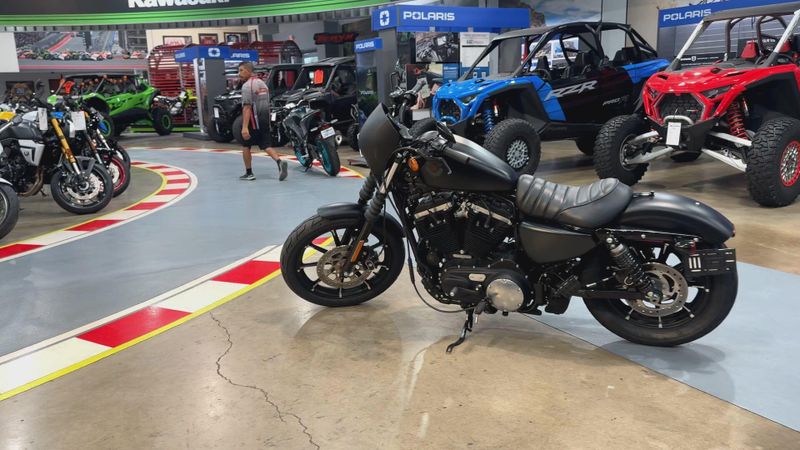 Used 2022 Harley-Davidson SPORTSTER IRON 883 Image 2