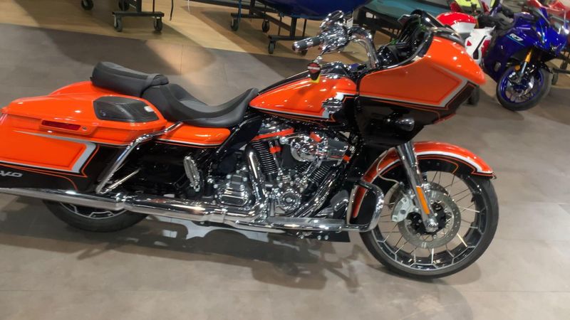 Used 2022 Harley-Davidson Road Glide CVO Road Glide Image 2