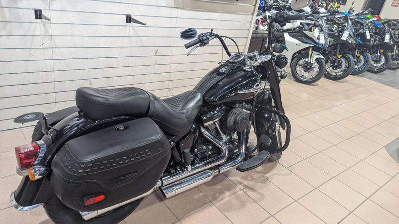 2019 HARLEY SOFTAIL HERITAGE CLASSICImage 3