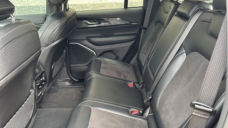 Used 2023 Jeep Grand Cherokee AltitudeImage 9