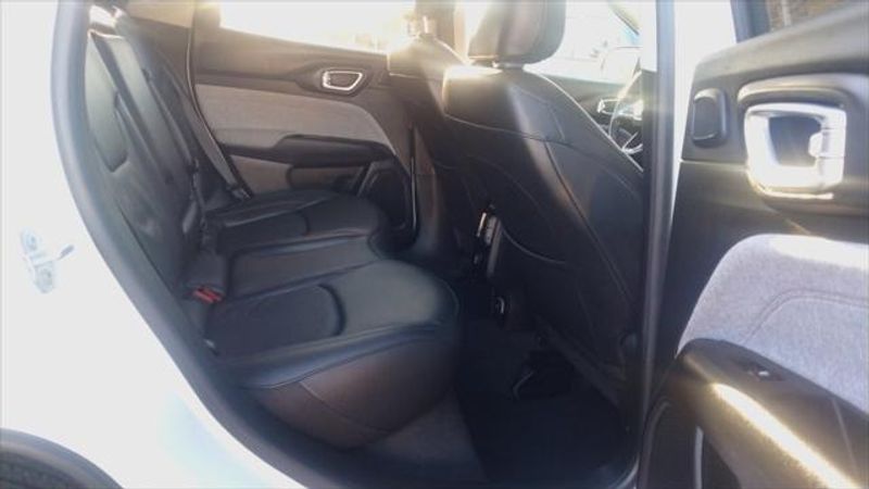 2022 Jeep Compass Latitude Lux photo 13