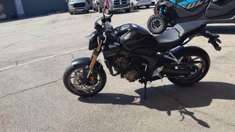 New 2026 Honda CB650R E-CLUTCH Image 9