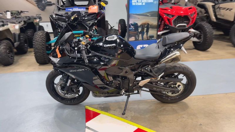 Used 2024 Kawasaki Ninja ZX-4R ABS Image 9