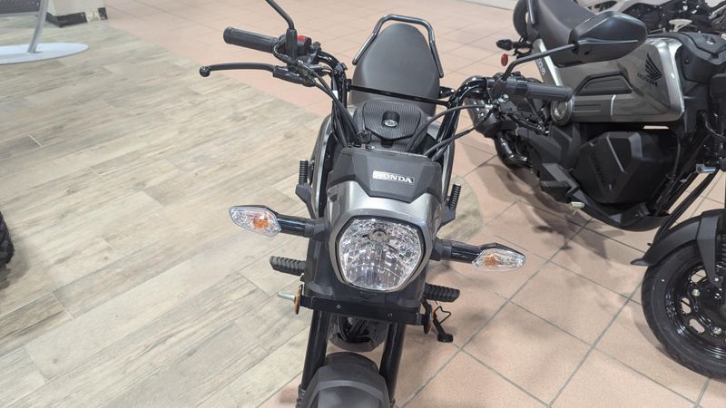 2024 Honda NAVI BASE ARTIC SILVER METALLICImage 5