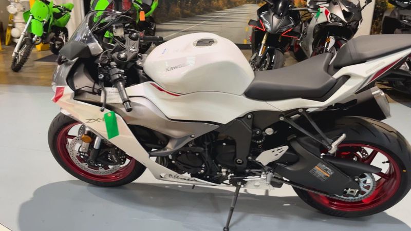 New 2025 Kawasaki NINJA ZX-6R ABS Image 9